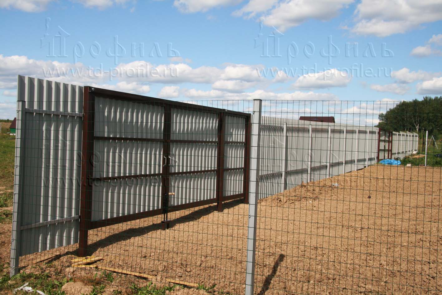 забор из сварной сетки в ПВХ